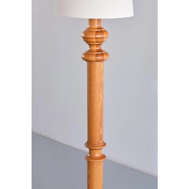 Tall Nybro Armaturfabric Floor Lamp in Pine Wood, Sweden, 1960s For Sale - Image 4 of 13