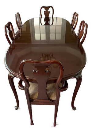 Early 1990’s Thomasville Oval Dining Room Table With 6 Chairs