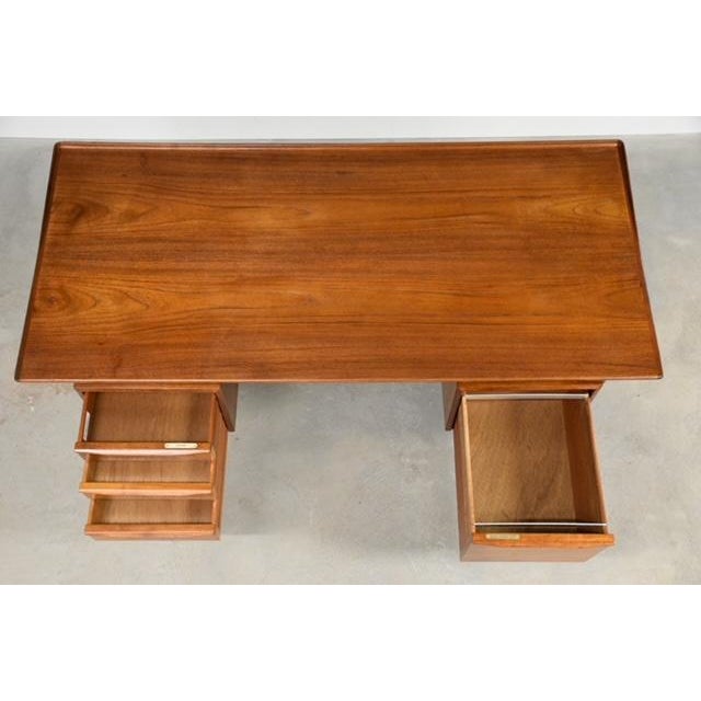 Wood 1960s Refinished Danish Modern Teak Floating Desk by Peter Lovig Nielsen For Sale - Image 7 of 10
