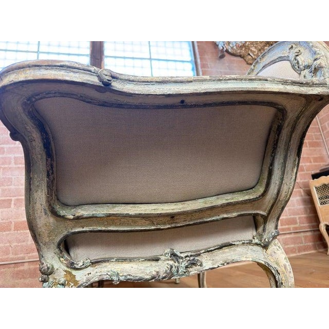 French Louis XV Corbeille Settee With Original Distressed Patina and Shell Crest For Sale - Image 15 of 18