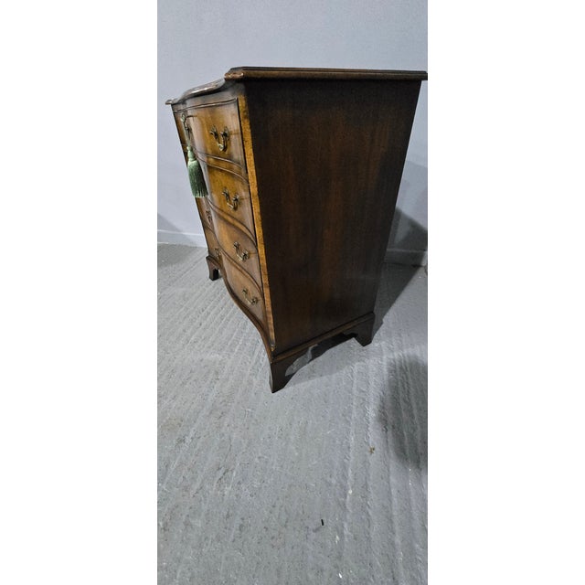 Small Georgian Serpentine Chest of Drawers, 1910 For Sale - Image 16 of 18