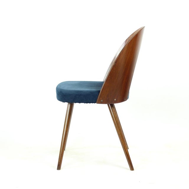 1960s Tatra Chairs in Walnut and Velvet by Šuman, 1960s, Set of 6 For Sale - Image 5 of 18
