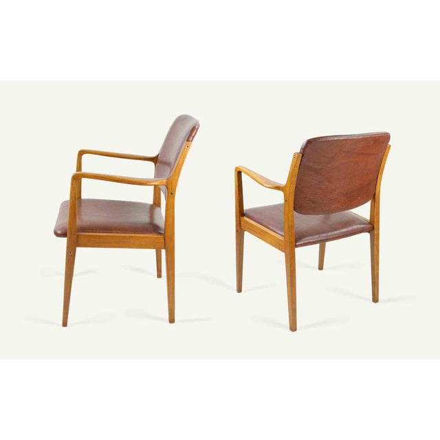 Beautiful set of chairs realized by italian manufacture in 1950s. Mahogany wood and padded leather. Very good condition.