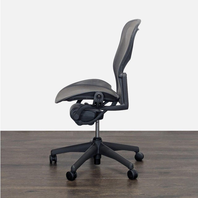 Modern Herman Miller Aeron Ergonomic Mesh Office Chair - Adjustable Black For Sale - Image 3 of 9