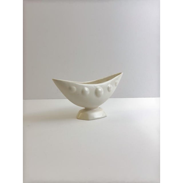 White Ceramic Mantle Vase from Shorter & Son, England, 1950s For Sale - Image 9 of 10