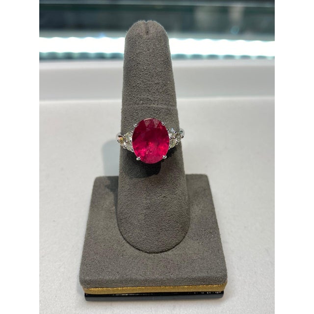 Round Rubellite Pink Tourmaline Diamond Three Stone 18 Karat White Gold Ring, Size 6.5 For Sale - Image 11 of 14