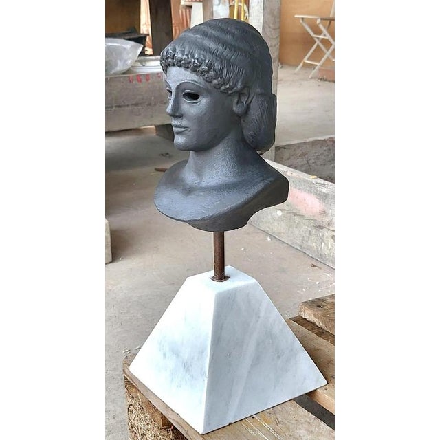 Apollo Di Piombino Del Louvre, bust in Terracotta - Kouros Di Piombino early 20th century Measures: height 46 cm width 20...