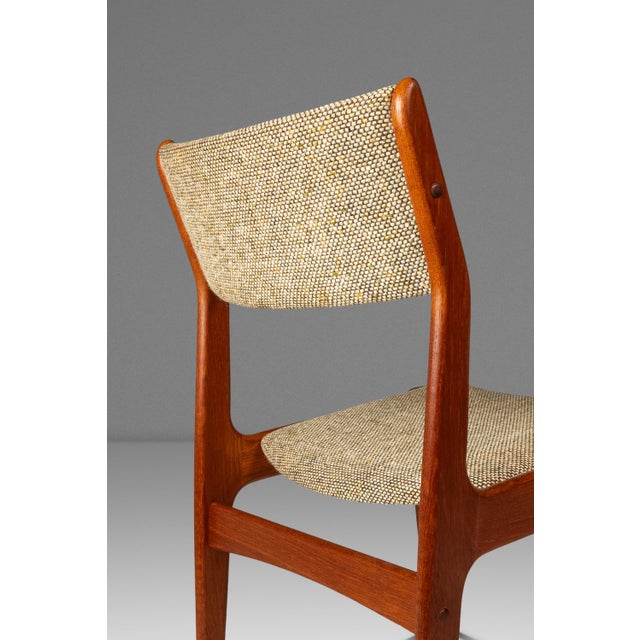 Danish Mid-Century Modern Dining / Desk Chair in Solid Teak & Original Oatmeal Fabric Attributed to Scandinavia Woodworks Co., C. 1970's For Sale - Image 13 of 18