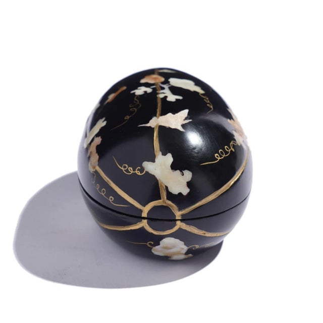 Early 20th Century Japanese Hand Carved Melon Form Black Lacquered Box For Sale - Image 5 of 12