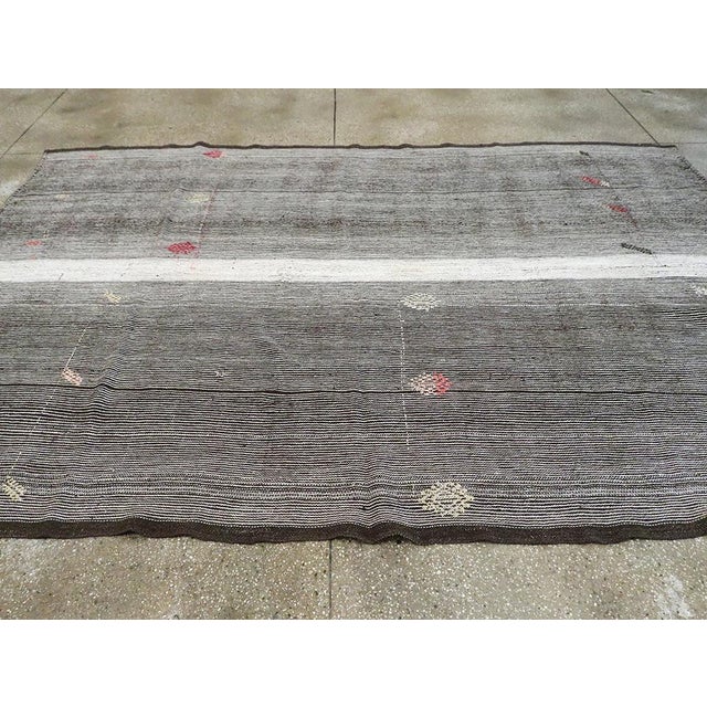 Textile Galerie Shabab Collection Mid-20th Century Handmade Turkish Flatweave Kilim Accent Rug For Sale - Image 7 of 10