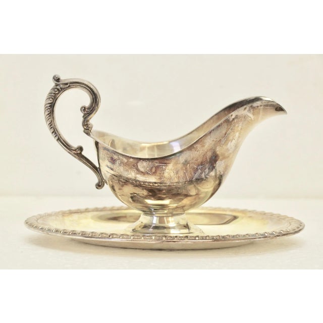 A Classic Wm Rogers Silverplated Sauce/Gravy Boat. Features an attached under plate with beautiful beaded detail around...