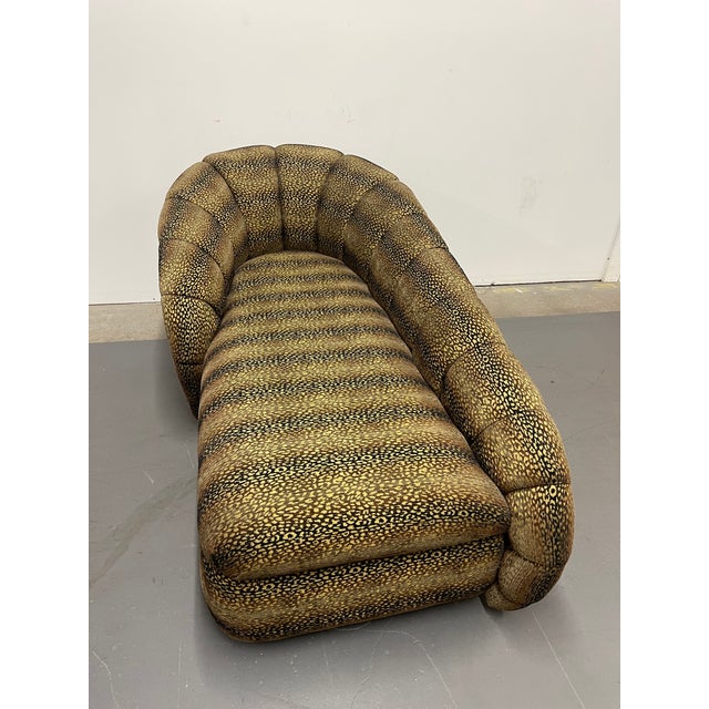 Mid-Century Modern Vintage Vladimir Kagan Styled Post Modern Scallop Chaise Lounge For Sale - Image 3 of 10