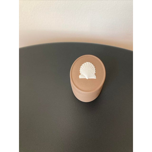 English Mid 20th Century Scalloped Sea Shell Design Wedgwood Jasperware Sand Brown English Oval Jewelry Box For Sale - Image 3 of 18