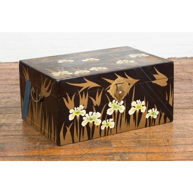 Early 20th Century Japanese Late Meiji Period Black Lacquer Blanket Chest with Golden Painted Décor For Sale - Image 4 of 13