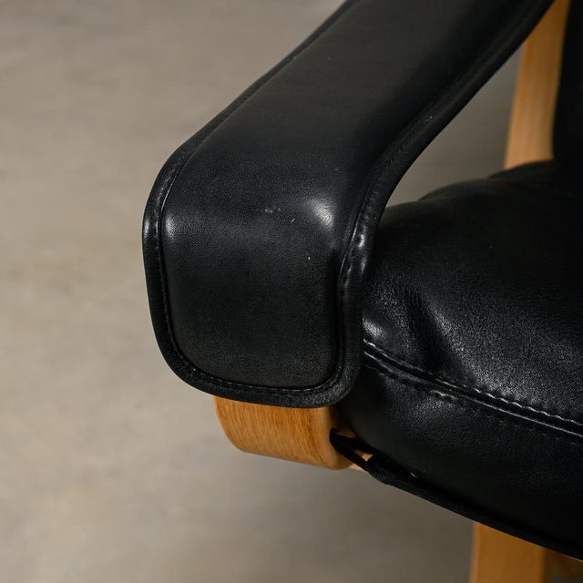 Set of Vintage Siesta Lounge Chair and Ottoman in Naturel Oak and Black Leather by Ingmar Relling for Westnofa, 2000s For Sale - Image 9 of 18