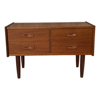 Mid-Century Modern Danish Teak Chest of Drawers, 1960s For Sale