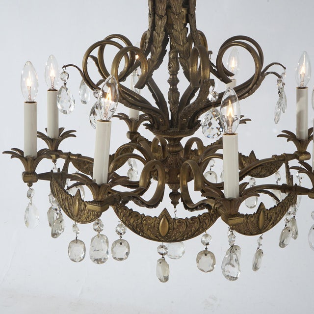 French Vintage French Louis XIV Style Bronze & Crystal Eight-Light Chandelier C1930 For Sale - Image 3 of 10