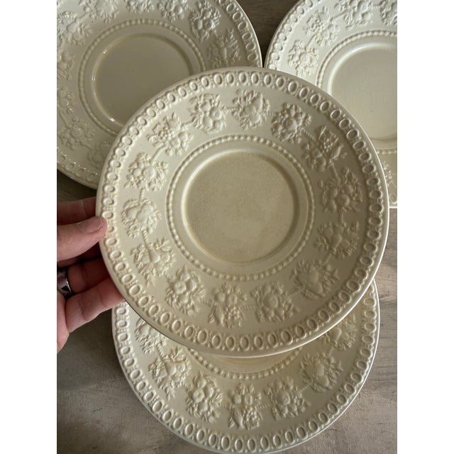 1950s Wedgwood Wellesley 7 Inch Plates Set of 6 – Cream Embossed Queensware – Made in England For Sale - Image 10 of 12