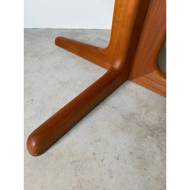 1970s Mid-Century Danish Modern Teak Expanding Round- Oval Dining Table For Sale - Image 15 of 18