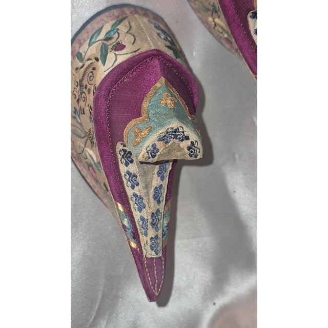 Rare 19thC Chinese Manchu Flowerpot Shoes Embroidered Silk Purple Satin For Sale - Image 4 of 8