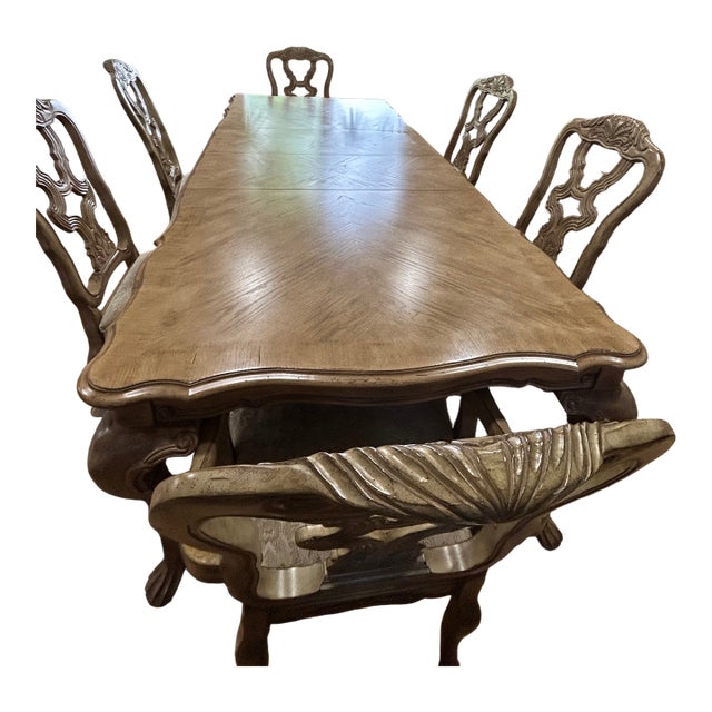 Traditional Carved Bernhardt Dining Room Set With Carved Legs. For Sale