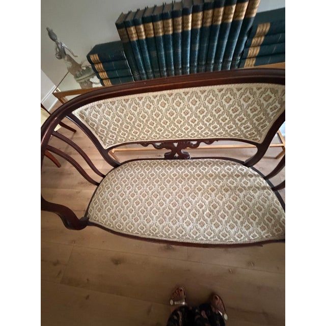 Traditional Vintage Victorian-Style Mahogany Upholstered Settee For Sale - Image 3 of 11