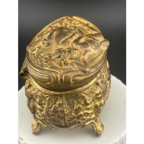 Jennings Bros. Antique Brass Cherub Jewelry Casket Footed Trinket Box Art Nouveau Figural Putti For Sale - Image 4 of 18