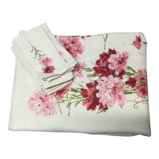 1950s French Linen Tablecloth & Napkins With a Pink & Red Carnation Botanical Design - 8 Pc Set For Sale