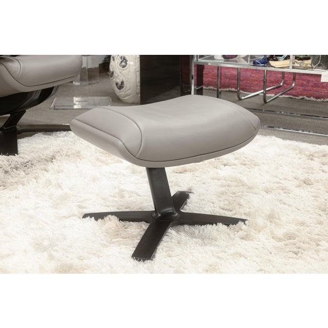 Gray Natuzzi Re-Vive Casual Queen Grey Leather Contemporary Lounge Chair and Ottoman For Sale - Image 8 of 10