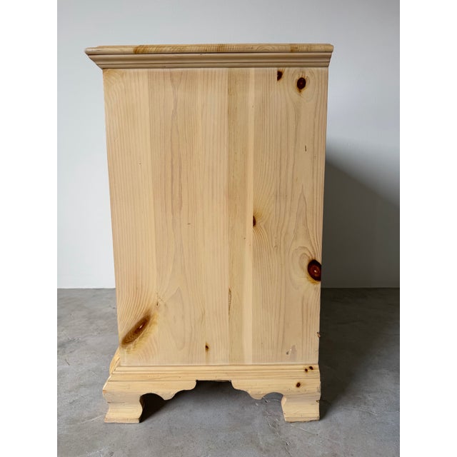 Wood Vintage Link-Taylor Pine Block-Front 4-Drawer Bachelor’s Chest For Sale - Image 7 of 12