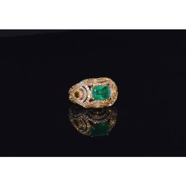 Certified Natural 5.45Cts VS F Diamond Emerald 18K Solid Gold Dome Bombay Ring, size 6.75 For Sale - Image 12 of 12