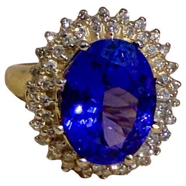 Modern 6.2 Carat Oval Tanzanite & 1 Ct Diamond Ring 14 Karat Yellow Gold, Estate, S 7 For Sale - Image 3 of 8