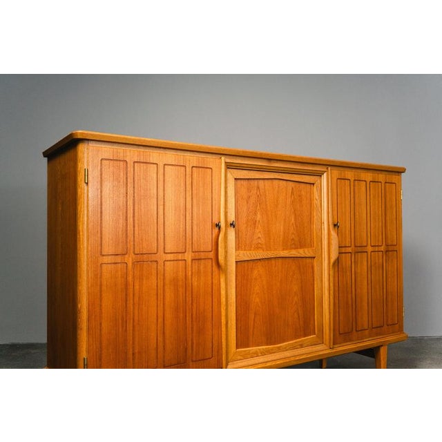 Brown Mid-Century Sideboard in Oak For Sale - Image 8 of 18
