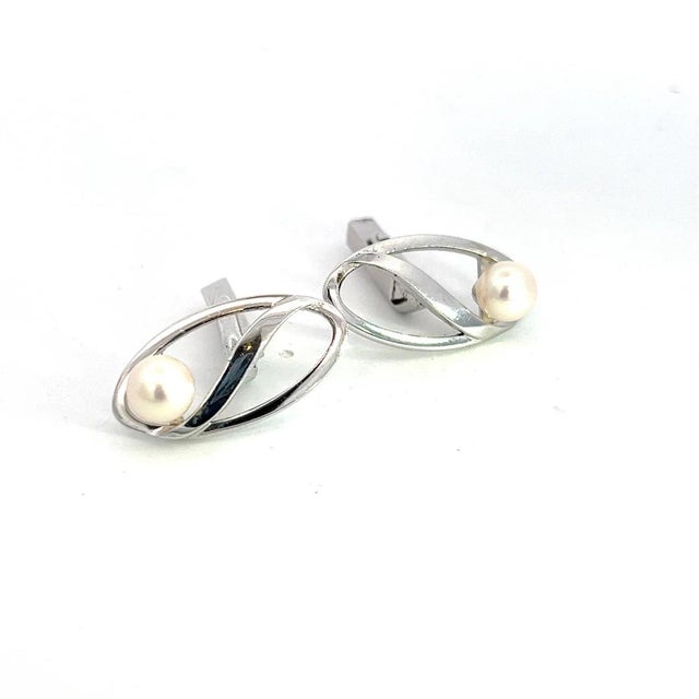 Mikimoto Estate Akoya Pearl Mens Cufflinks Sterling Silver 6.7 mm M392 These elegant Authentic Mikimoto Estate Akoya pearl...