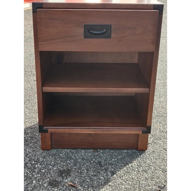Brown Late 20th Century Vintage Single Drawer Bedside Table by Drexel New Generation Campaign Style For Sale - Image 8 of 9