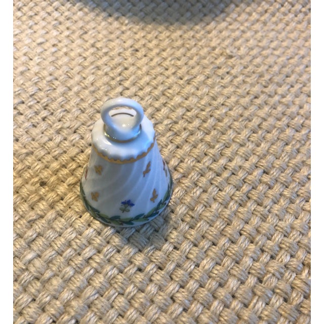Vintage porcelain hand painted table bell. Floral pattern, circa 1986 Haviland Limoges France Size: 2” D x 2.5” H.