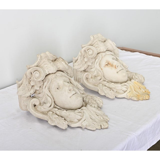 Early 20th Century French Pair of Reproduction Plaster Wall Planters For Sale In Baton Rouge - Image 6 of 11