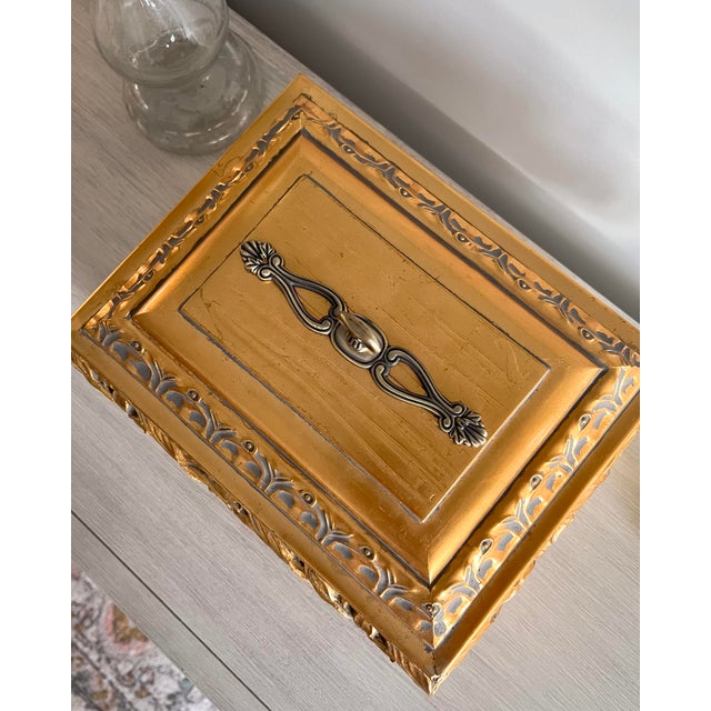 Rococo Antique Style Raised Gilt Relief Decorative Ceramic Storage Box – Early 20th Century, Unmarked For Sale - Image 3 of 11