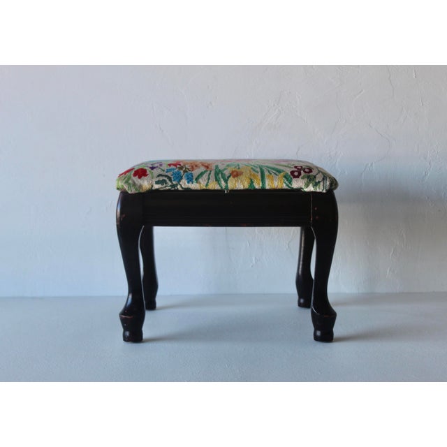 Vintage Vibrant Needlepoint Footstool Ottoman Mid-century. Wood base, vibrant floral needlepoint upholstery, very nice...