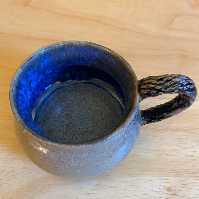 Hand Thrown Signed Gray & Blue Studio Art Pottery Foot Print Mug Basket Weave Design Handle For Sale In Cleveland - Image 6 of 9