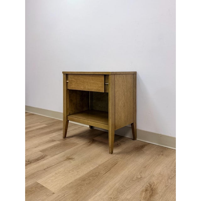 Mid-Century Modern Mid Century Nightstand Single Drawer Open Cubby Gray Wood Tone Tapered Leg For Sale - Image 3 of 9