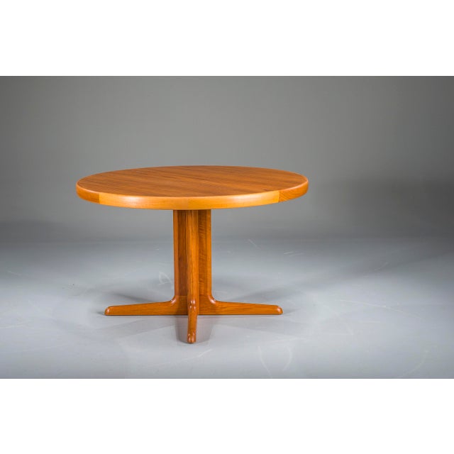 1960s Vintage Round Teak Dining Table, 1960s For Sale - Image 5 of 11