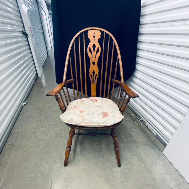 1920s/1930s Vintage w.f. Whitney "Antique Mahogany" Pierced Splat Windsor Armchair - Model 33-4 For Sale - Image 4 of 7