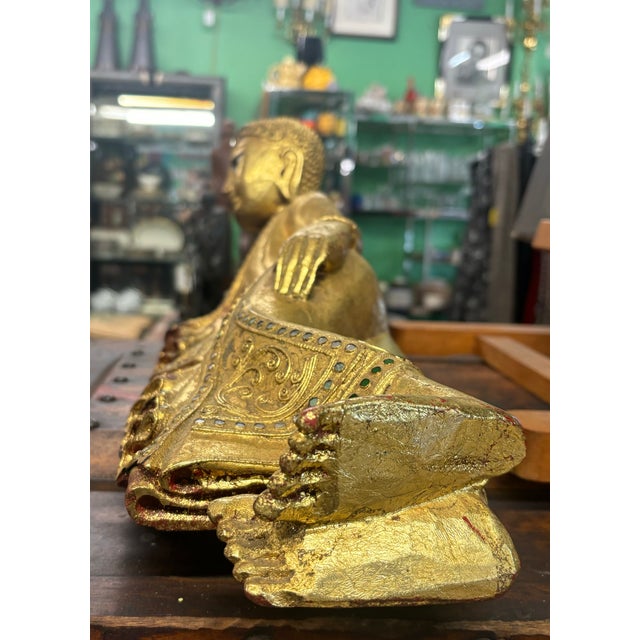 Materials & Construction Hand-carved wood body Gilt finish with visible age patina Embedded glass inlay cabochons ■ Design...