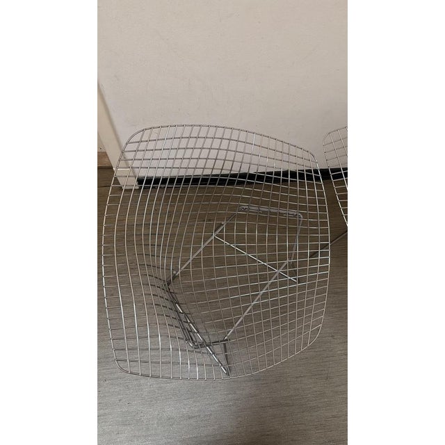 Wire 421 and 422 Diamond Chairs in Silver and Blue by Harry Bertoia for Knoll, 1970s, Set of 2 For Sale - Image 17 of 18