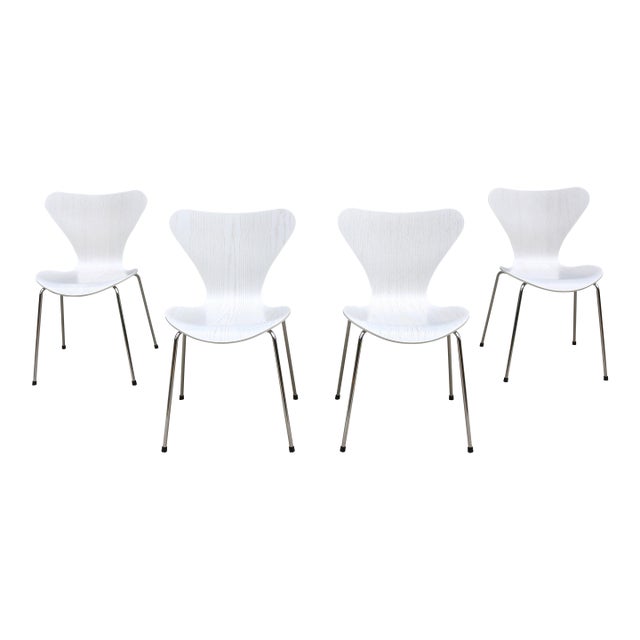 Mid-Century Danish Arne Jacobsen for Fritz Hansen White Series 7 Chairs - Set of 4 For Sale