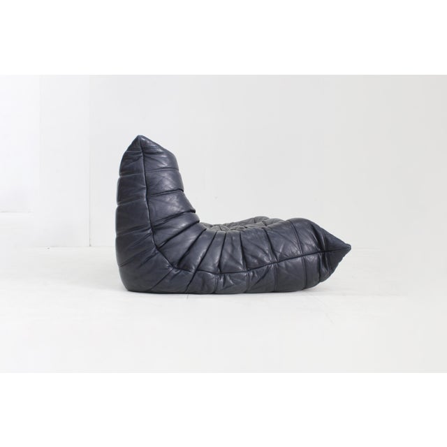Ligne Roset Vintage Togo Two-Seater Sofa in Blue Leather by Michel Ducaroy for Ligne Roset, 1990s For Sale - Image 4 of 10