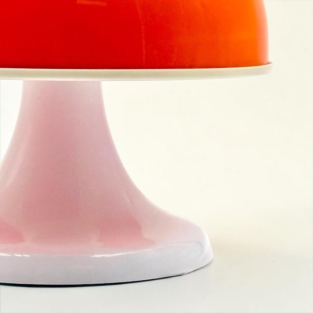 1970s Italian Space Age Mushroom Table Lamp in Orange and White Plastic, 1970s For Sale - Image 5 of 11