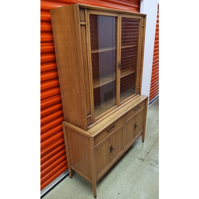 Elevate your dining space with this exceptional showroom-quality mid-century modern china cabinet hutch from Drexel's...
