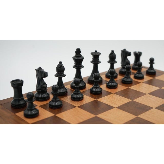 English Staunton Weighted Chess Set with Box and Board, 1890s, Set of 34 For Sale - Image 5 of 18